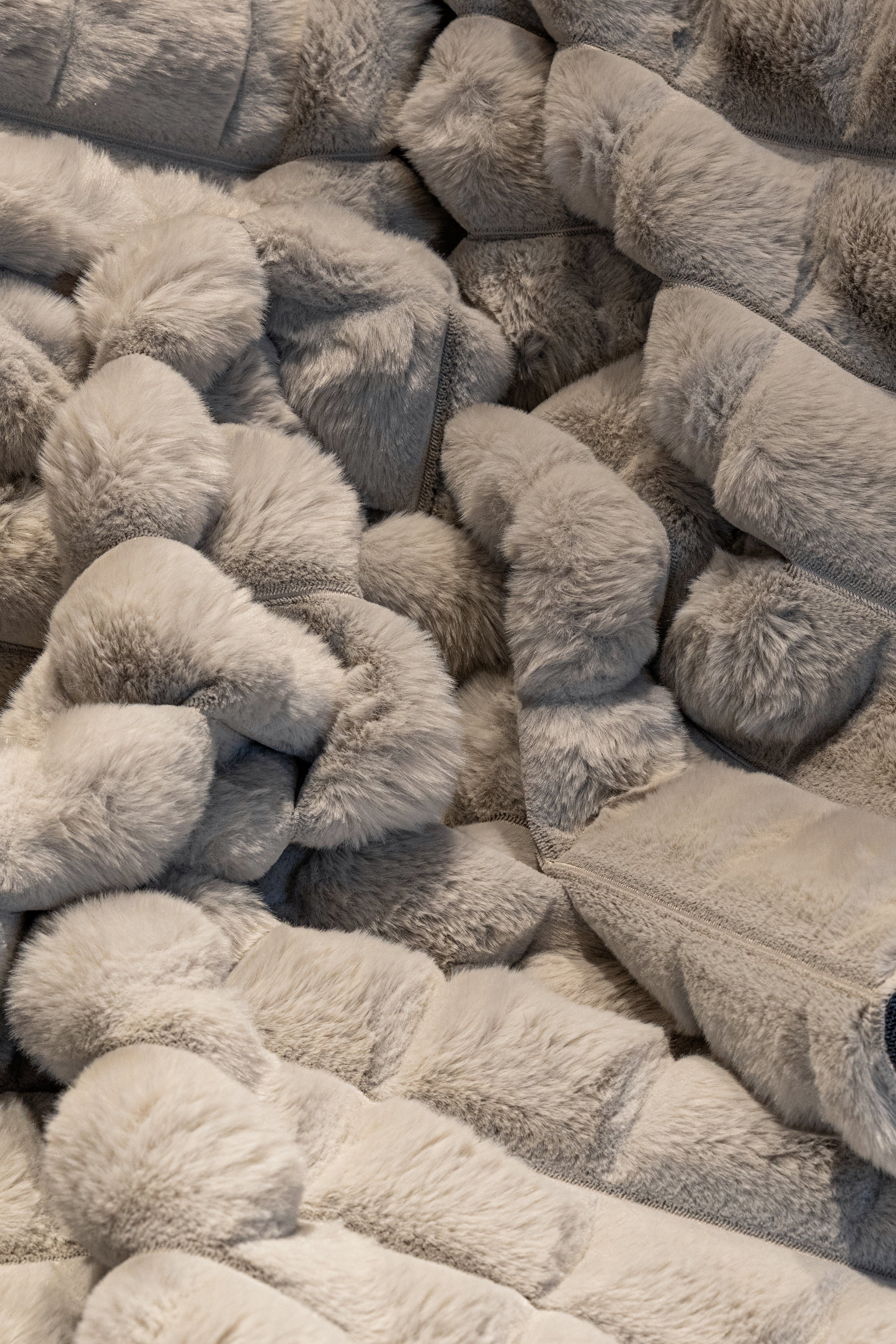 Diamante 7005 Grey Decorative Rug