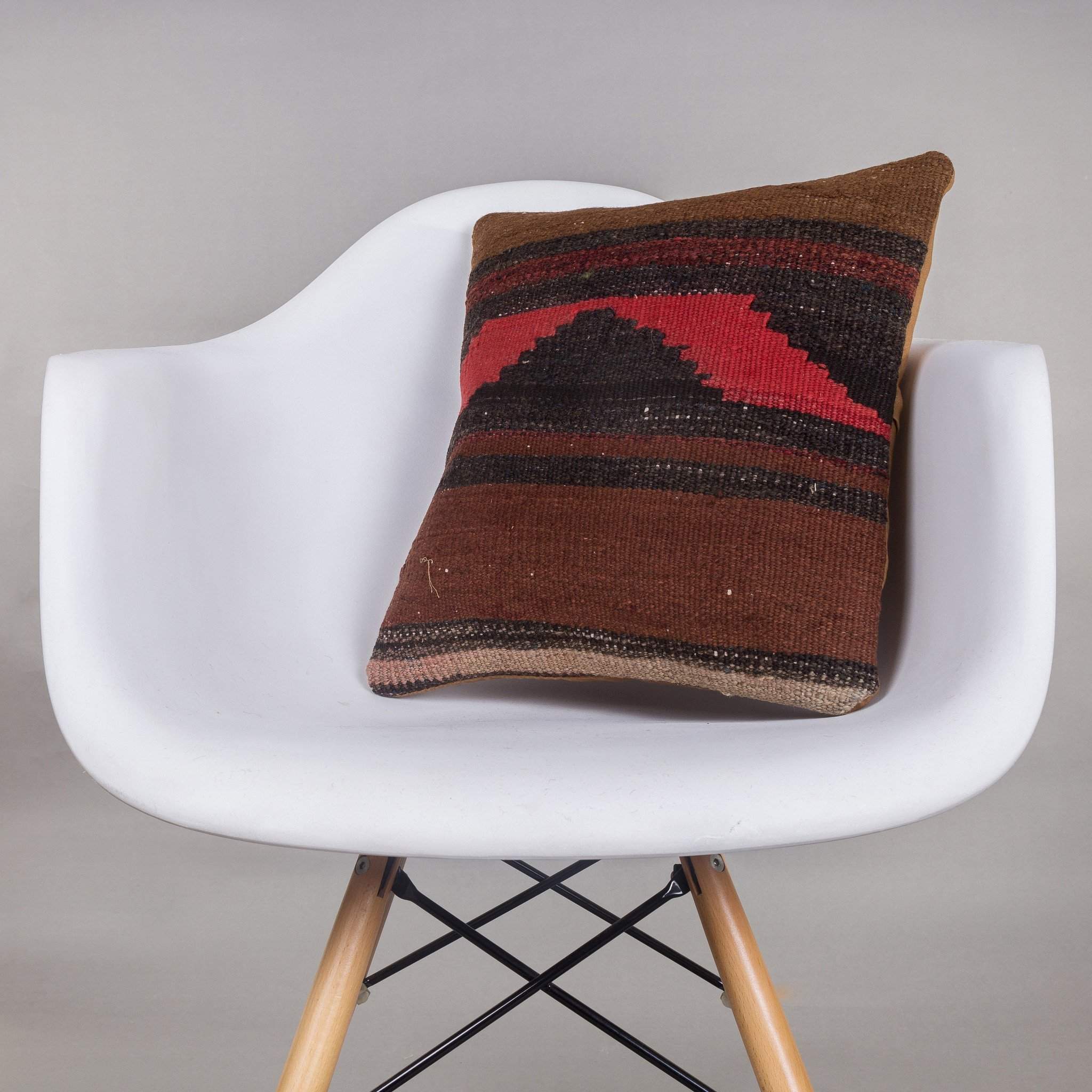 Geometric Brown Kilim Pillow Cover 16x16 4656 - kilimpillowstore
- 1